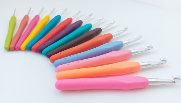 AGUJA DE CROCHET MANGO ERGONOMICO