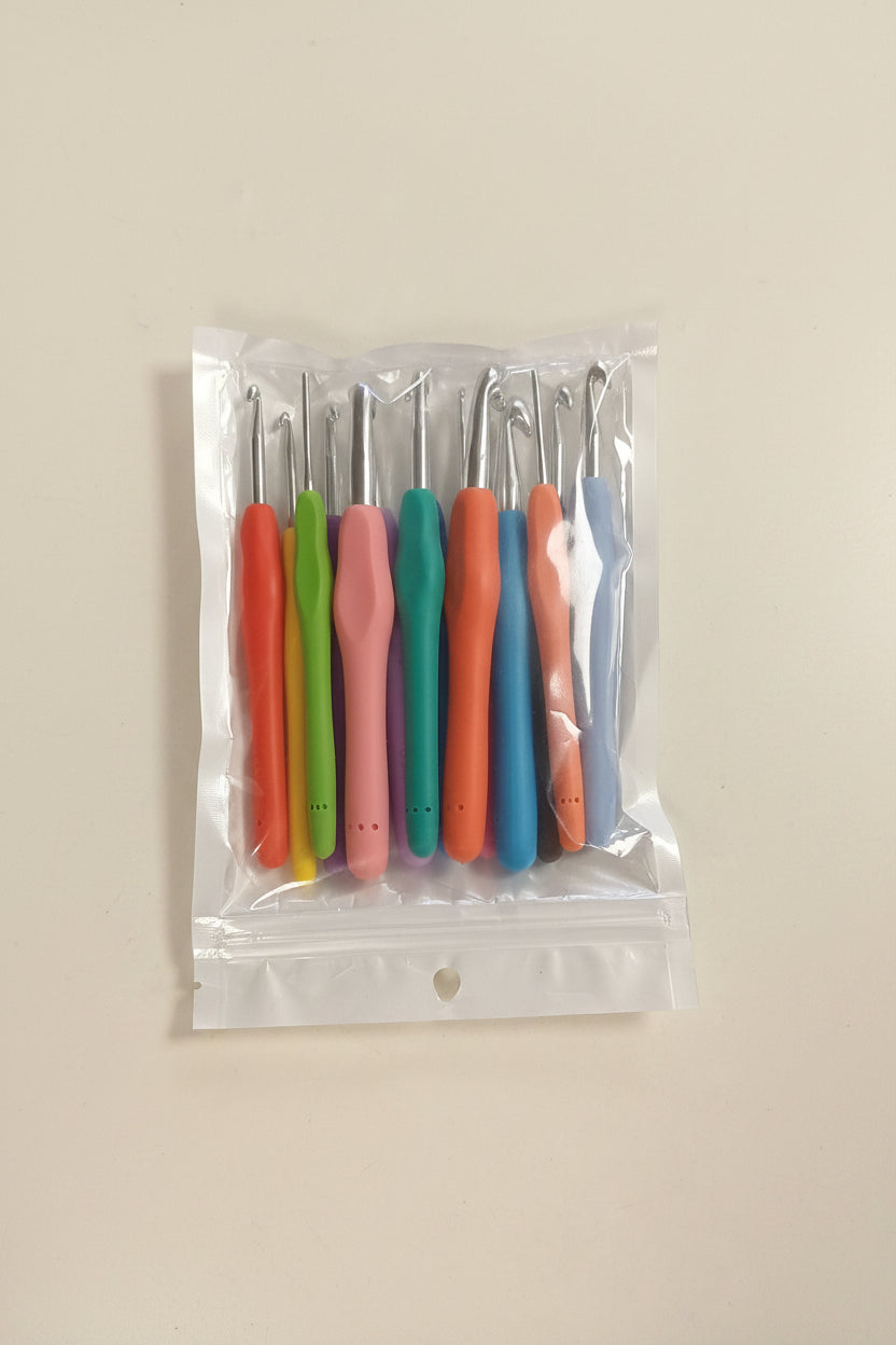 Set de Agujas de Crochet Ergonómicas – Colores Lisos (14 unidades) - LA MERCERIE